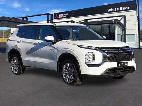 New 2025 Mitsubishi Outlander ES image 1