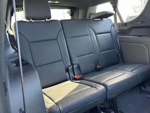 Used 2022 Chevrolet Suburban LT w/ Luxury Package image 11