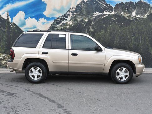Used 2006 Chevrolet TrailBlazer LS w/ LS Preferred Equipment Group AWD/4WD image 2