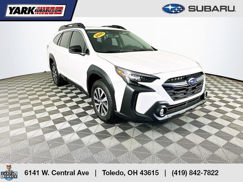 Used 2025 Subaru Outback Premium AWD/4WD image 1