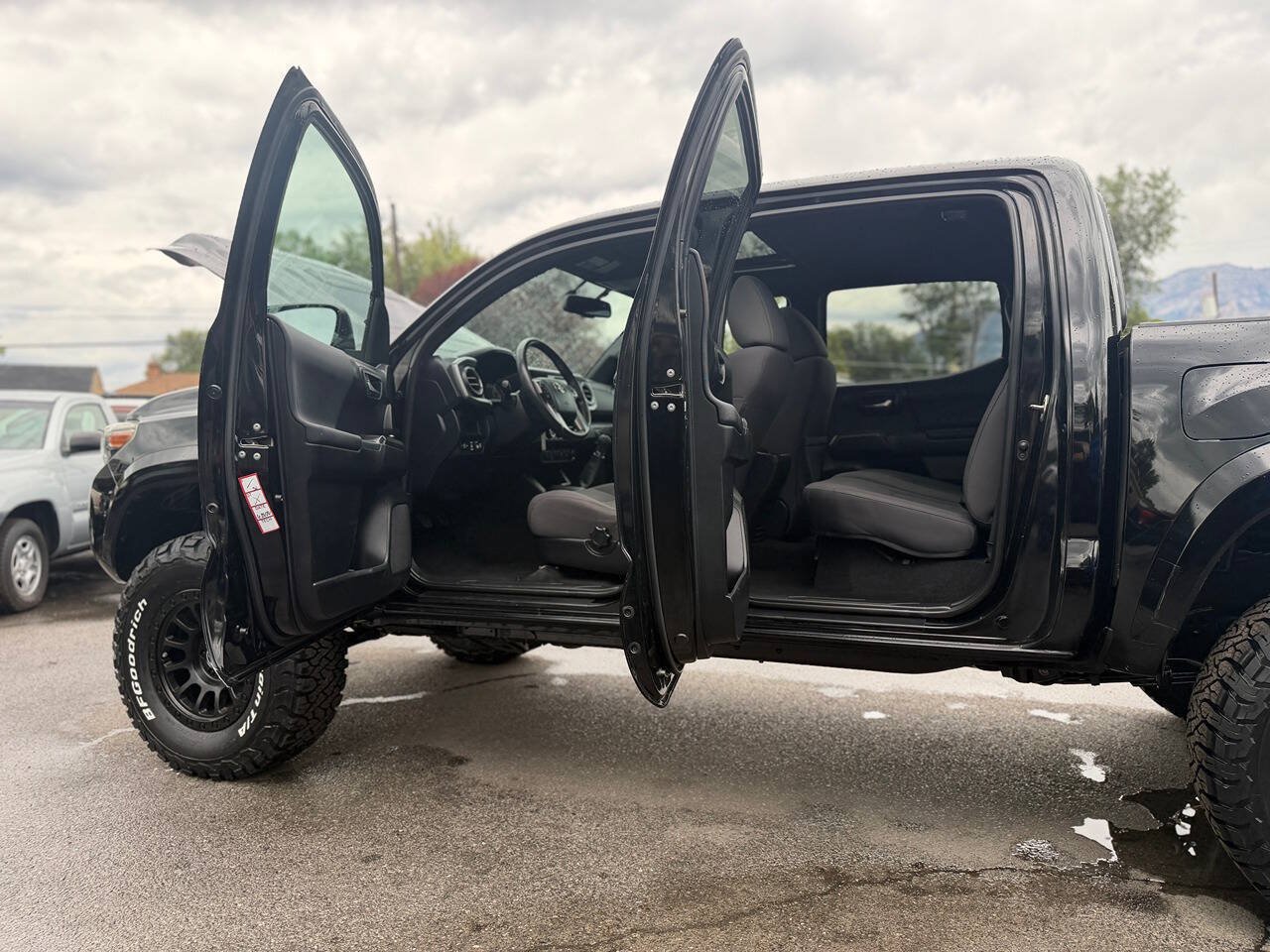 Used 2017 Toyota Tacoma TRD Sport w/ Premium & Technology Package AWD/4WD image 49