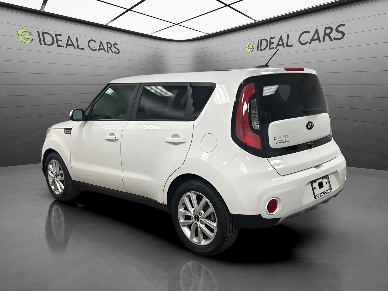 Used 2019 Kia Soul + FWD image 7