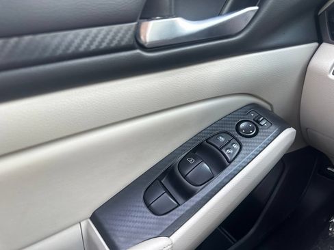 Used 2025 Nissan Altima 2.5 SV FWD image 18