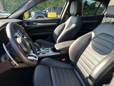 Used 2025 Alfa Romeo Stelvio Sprint w/ Veloce Package AWD/4WD image 37