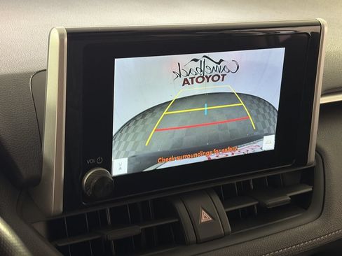 Used 2025 Toyota RAV4 XLE AWD/4WD image 17