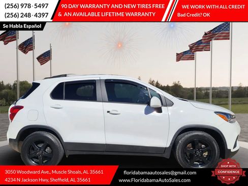 Used 2021 Chevrolet Trax LT w/ LT Convenience Package image 1