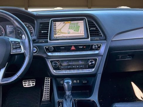 Used 2018 Hyundai Sonata Limited image 6