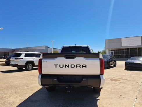 Used 2022 Toyota Tundra SR w/ SR Tow Package image 6