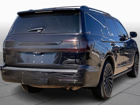 Used 2019 Lincoln Navigator Reserve image 12
