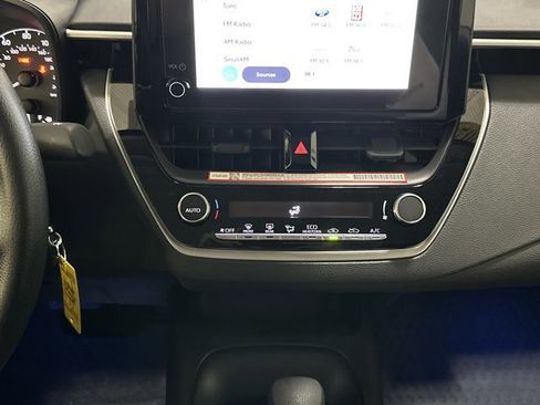 Used 2025 Toyota Corolla LE image 32