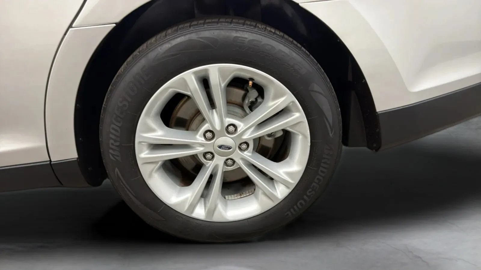 Used 2014 Ford Taurus SEL w/ Equipment Group 201A FWD image 26