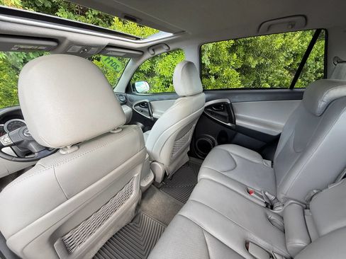 Used 2011 Toyota RAV4 Limited w/ Limited Extra Value Pkg AWD/4WD image 32