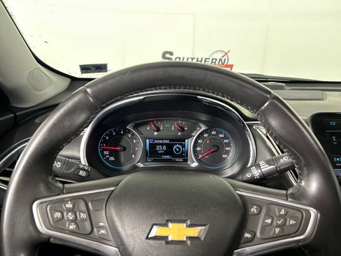 Used 2018 Chevrolet Malibu LT w/ Leather Package FWD image 13
