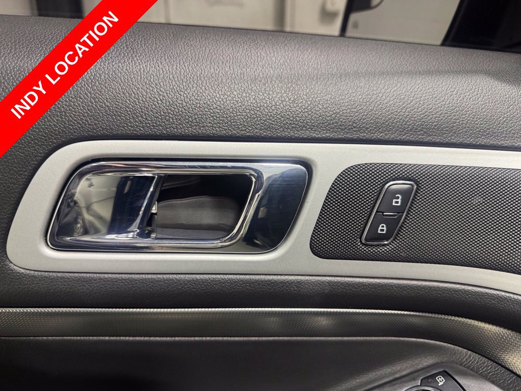 Used 2015 Ford Explorer XLT w/ Equipment Group 202A AWD/4WD image 14