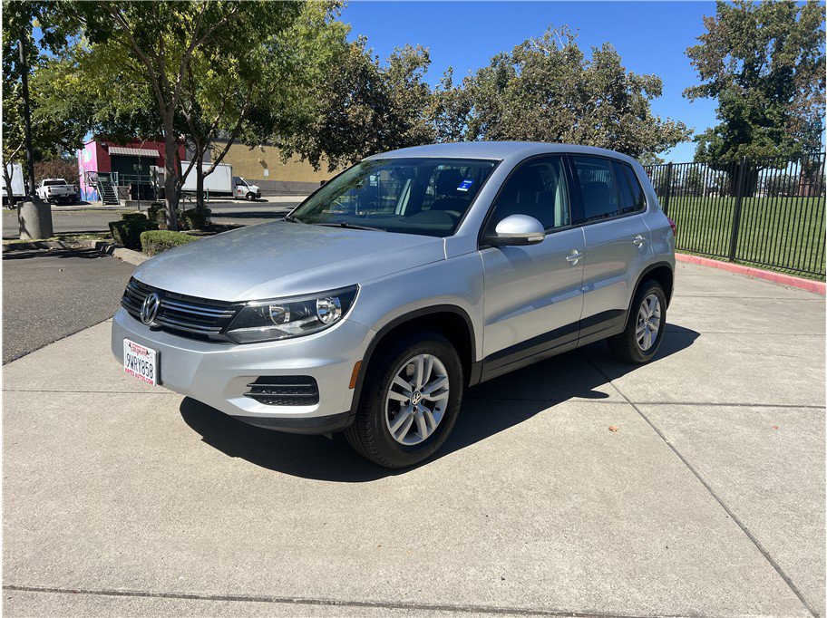 Used 2013 Volkswagen Tiguan S FWD image 3