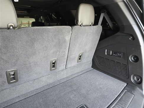 Used 2021 Chevrolet Tahoe High Country w/ Premium Package image 23