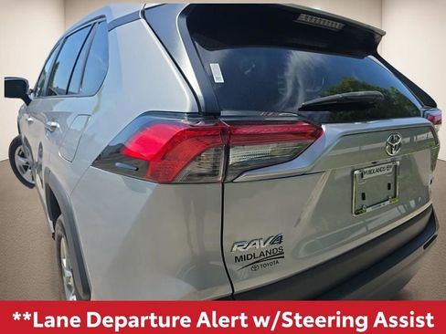 Used 2024 Toyota RAV4 XLE FWD image 10