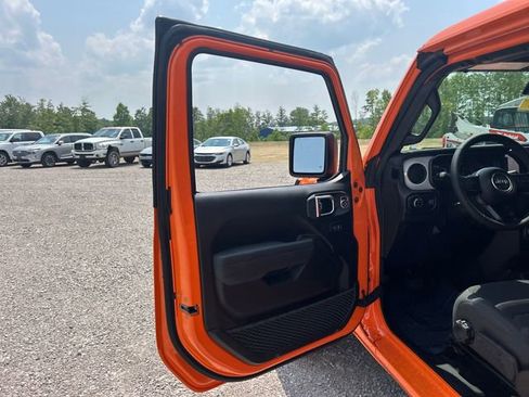 New 2025 Jeep Gladiator Sport image 10