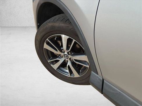 Certified 2017 Toyota RAV4 XLE FWD image 10