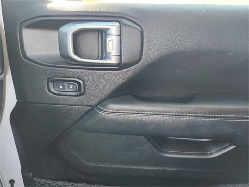 Used 2023 Jeep Wrangler Sahara image 16