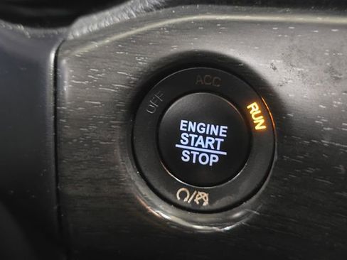 Used 2018 Jeep Grand Cherokee Altitude RWD image 30