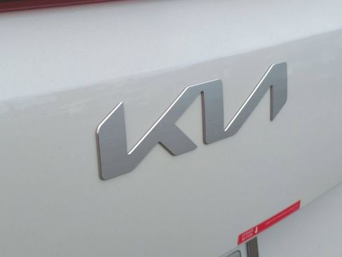 New 2026 Kia Carnival FWD image 30