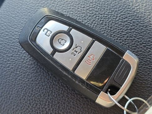 Used 2020 Ford Fusion SE image 31