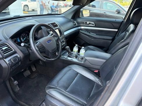 Used 2016 Ford Explorer XLT w/ Equipment Group 202A AWD/4WD image 6