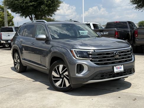 Used 2024 Volkswagen Atlas SEL AWD/4WD image 2