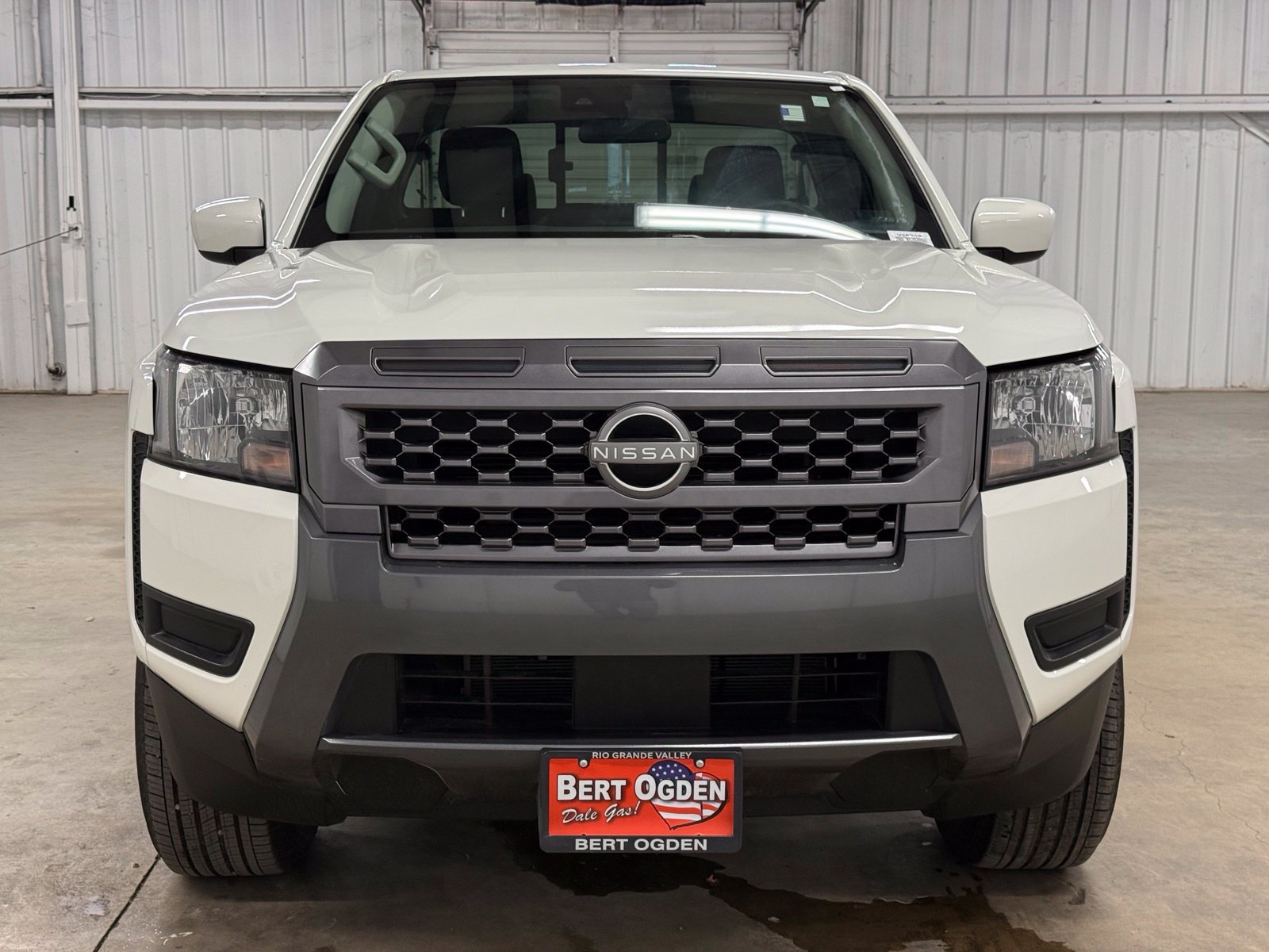Used 2025 Nissan Frontier SV RWD image 2
