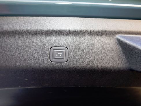 Used 2025 Chevrolet Suburban Z71 w/ Comfort Package image 25