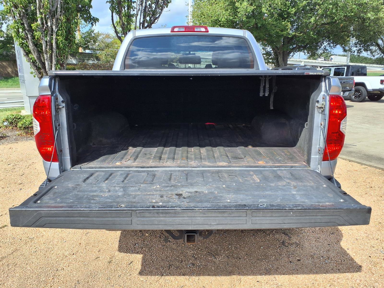 Used 2017 Toyota Tundra SR5 w/ SR5 Upgrade Package AWD/4WD image 18