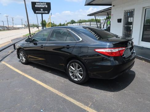 Used 2015 Toyota Camry SE FWD image 4