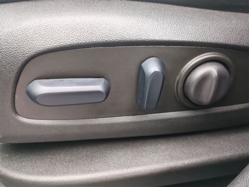 Used 2023 GMC Terrain SLT image 18