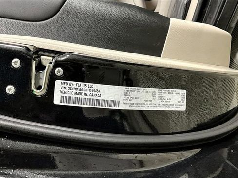 Used 2022 Chrysler Pacifica Touring-L image 31