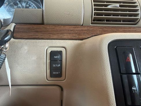 Used 2005 Ford Freestar SEL FWD image 30