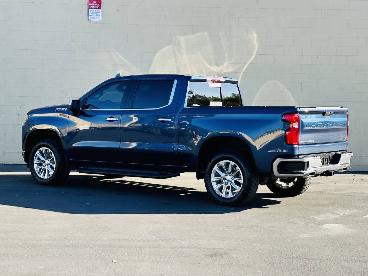Used 2019 Chevrolet Silverado 1500 LTZ w/ LTZ Premium Package AWD/4WD image 8