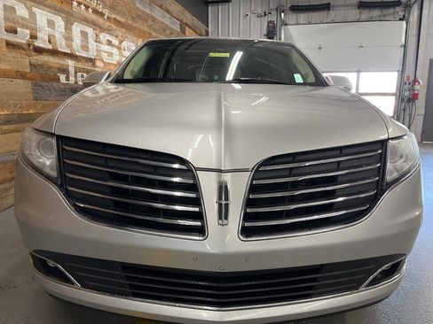 Used 2019 Lincoln MKT AWD image 6