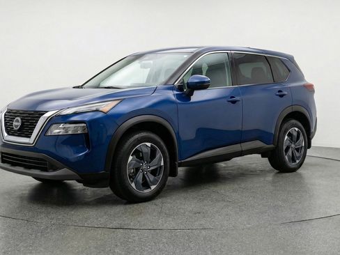 Used 2025 Nissan Rogue SV image 3