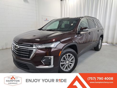 Used 2023 Chevrolet Traverse LT image 1