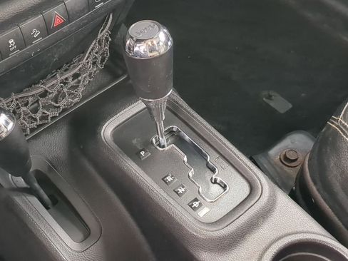 Used 2013 Jeep Wrangler Unlimited Sahara w/ Connectivity Group image 32