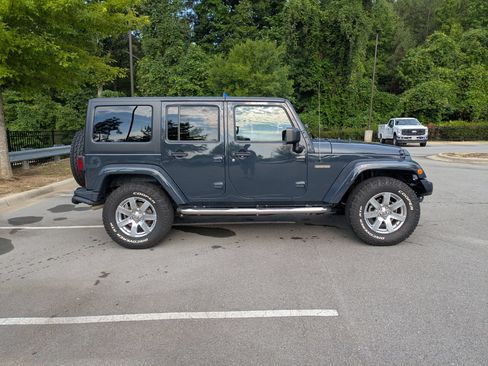 Used 2018 Jeep Wrangler Unlimited Sport AWD/4WD image 3