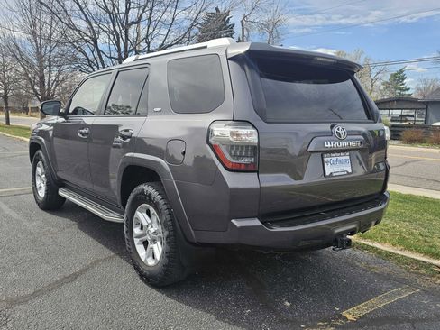 Used 2016 Toyota 4Runner SR5 Premium image 3
