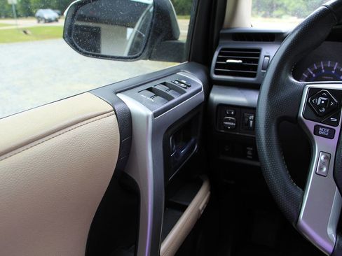 Used 2018 Toyota 4Runner Limited RWD image 28