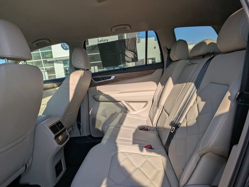 Certified 2024 Volkswagen Atlas SE FWD image 16