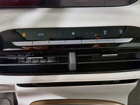 Used 2026 Buick Enclave Avenir w/ Super Cruise Package FWD image 18