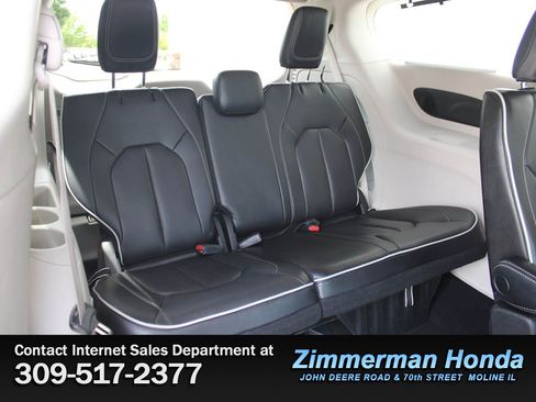 Used 2023 Chrysler Pacifica Limited FWD image 8