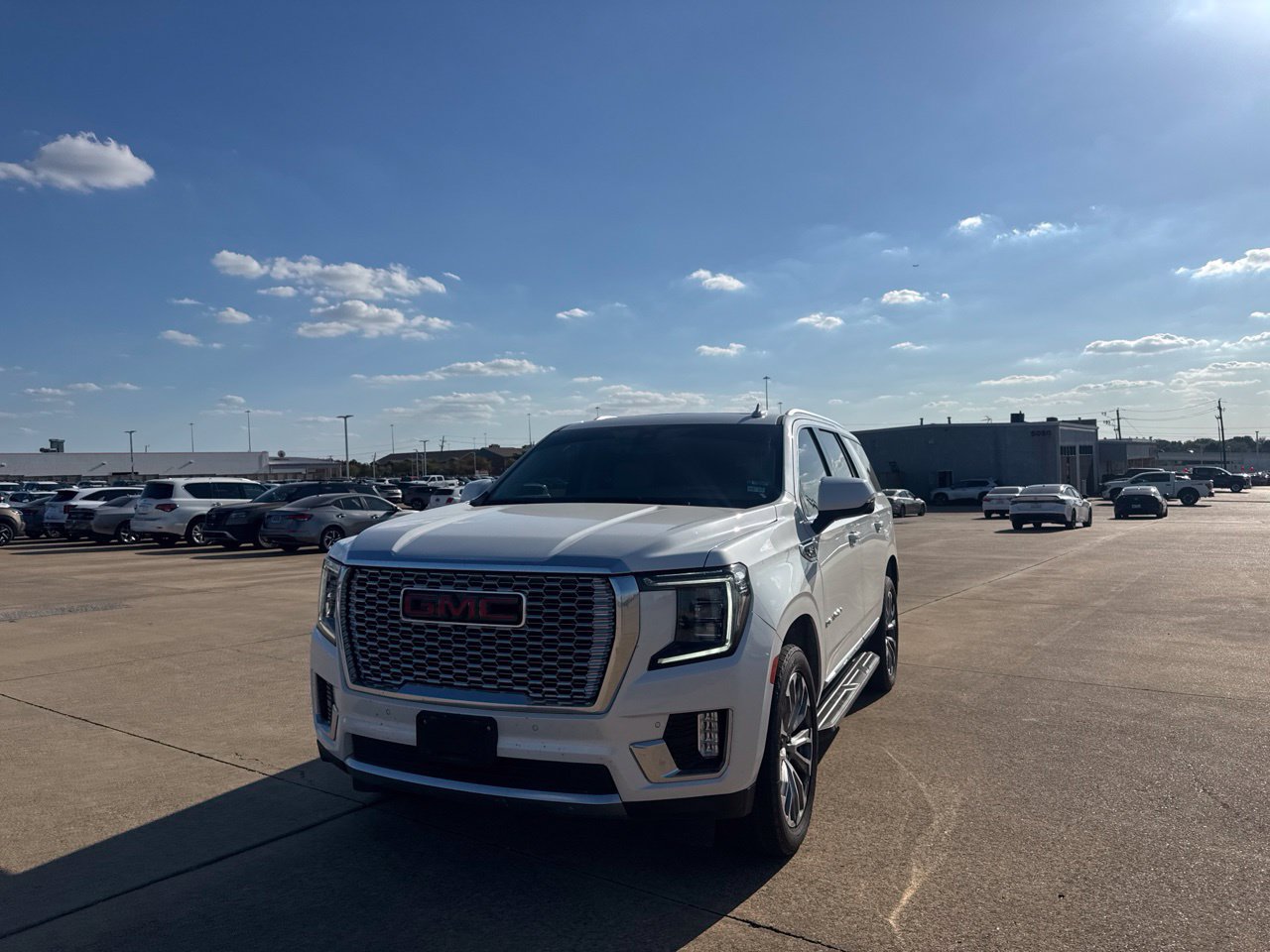 Used 2021 GMC Yukon Denali w/ LPO, Illumination Package AWD/4WD image 9