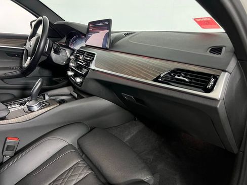 Used 2022 BMW 530i 530i w/ Convenience Package image 32