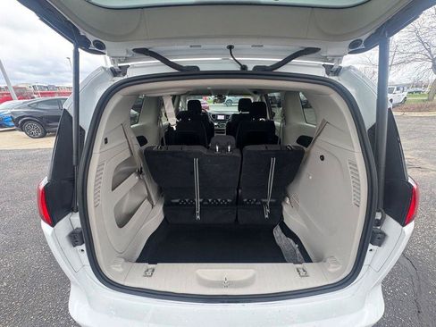 Used 2023 Chrysler Voyager LX FWD image 16